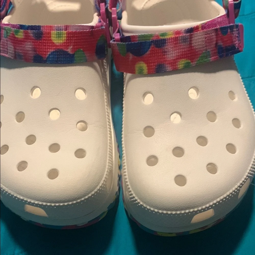 CROCS White and Pink Sandals with Geometric Pattern - Picture 6 of 12
